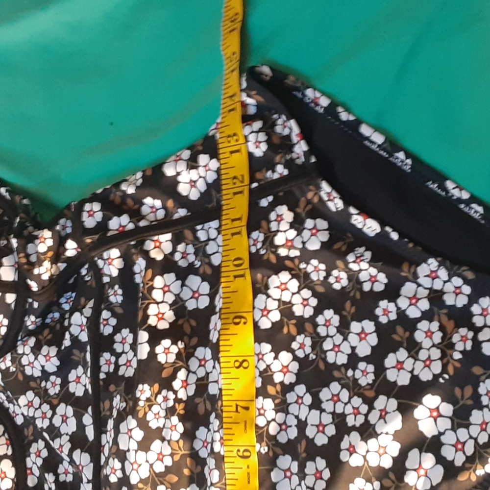 CUPSHE BLACK AND WHITE FLORAL ONE PIECE SWIMSUIT, MEDIUM - Picture 11 of 11